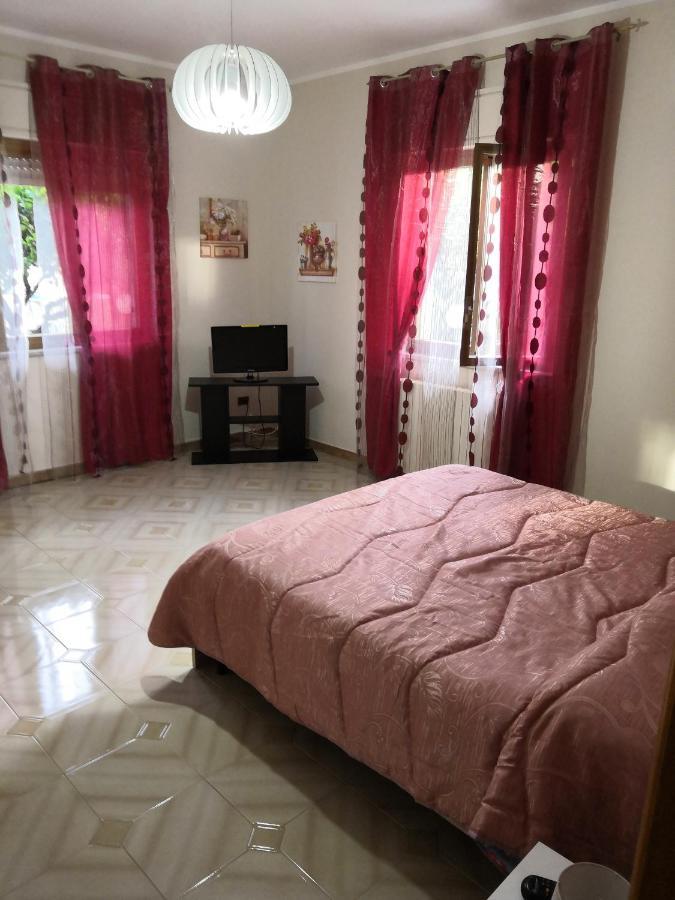 Case Vacanze Le Rose Campofelice Di Roccella Ngoại thất bức ảnh
